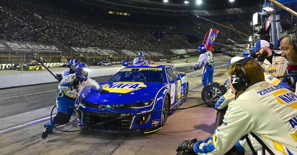 Chase Elliott NASCAR Playoffs Bristol Night Race NAPA 9