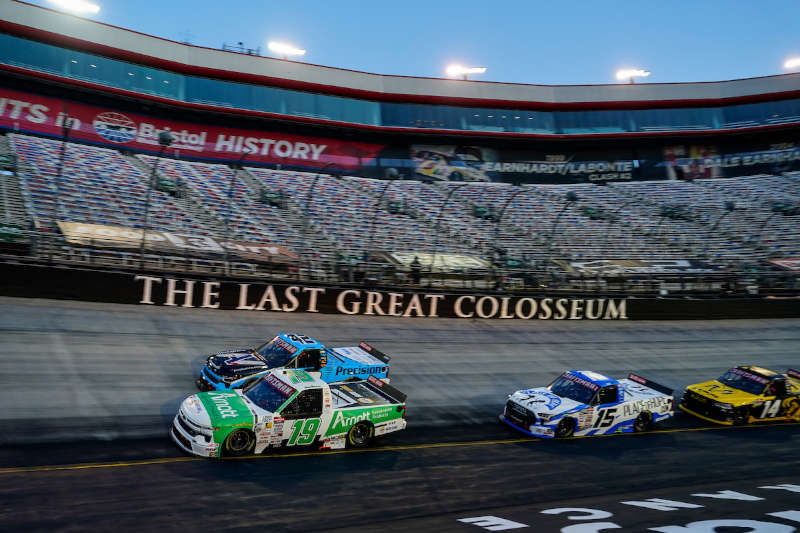 Daniel Hemric NASCAR Trucks Bristol 2026 MHR 19 Arnott 