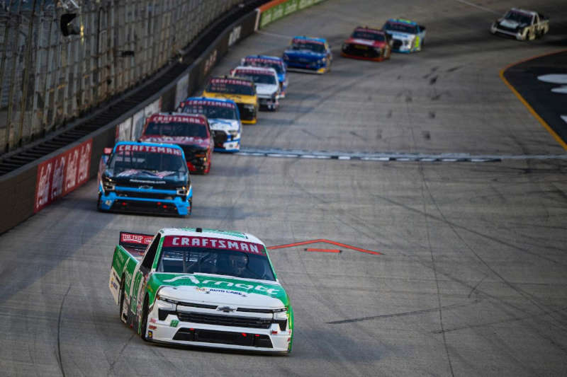 Daniel Hemric NASCAR Trucks Bristol 2026 MHR 19 Arnott 