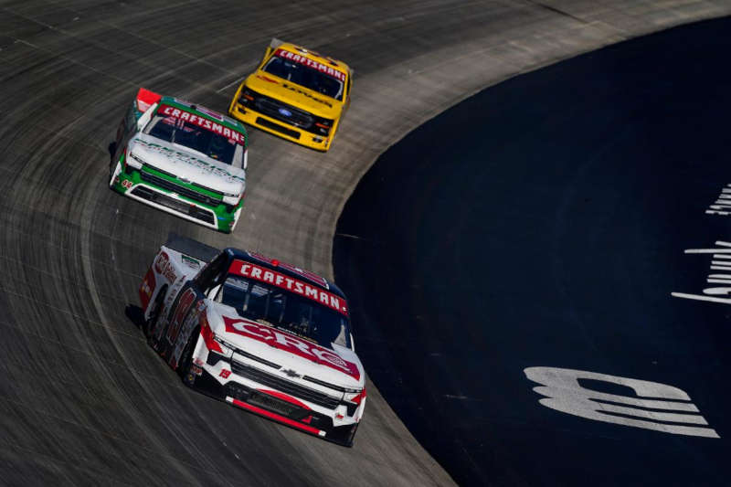 Daniel Hemric NASCAR Trucks MHR 19 Dover 2026 