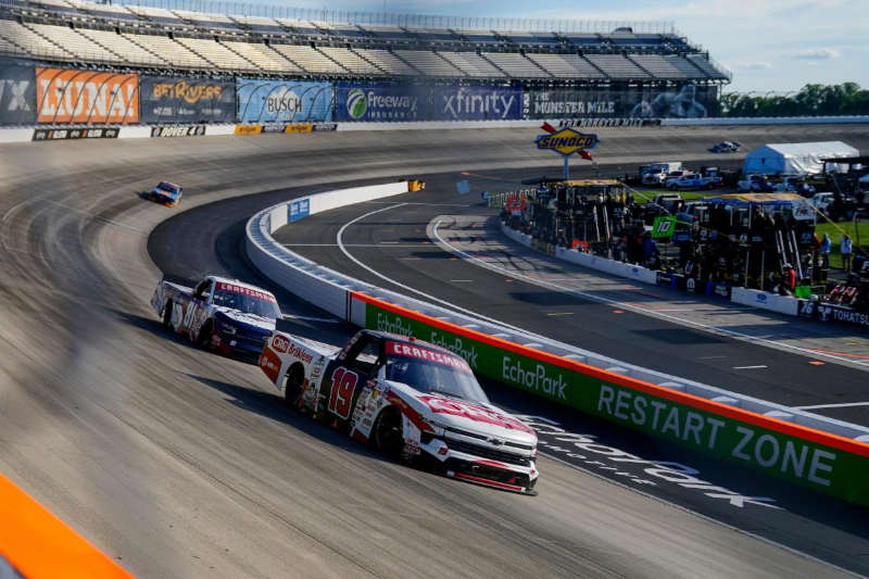Daniel Hemric NASCAR Trucks MHR 19 Dover 2026 