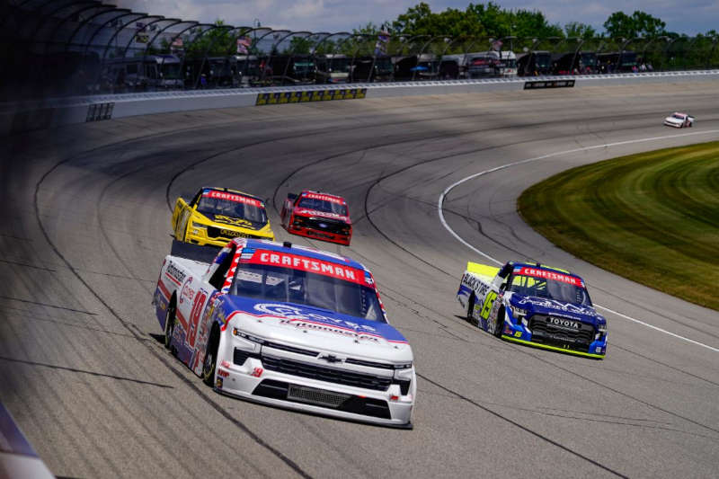 Daniel Hemric 19 Cloyes MHR NASCAR Trucks 2026 Michigan