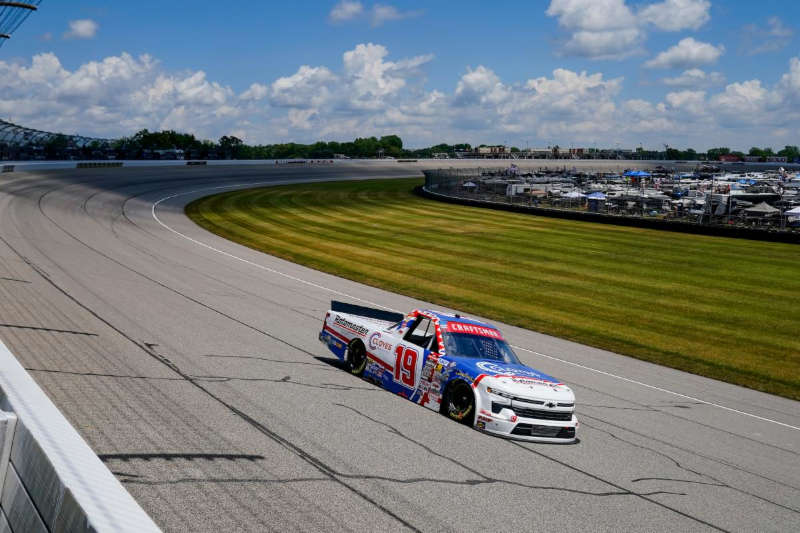 Daniel Hemric 19 Cloyes MHR NASCAR Trucks 2026 Michigan