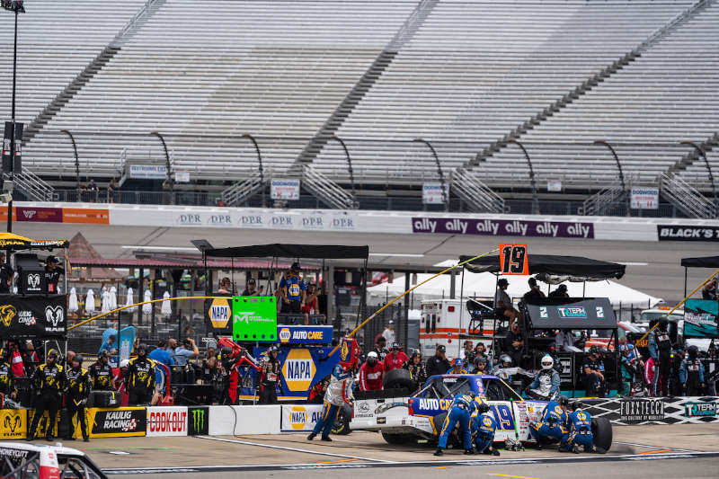 Daniel Hemric 19 NAPA Auto Care NASCAR MHR Richmond 2026 