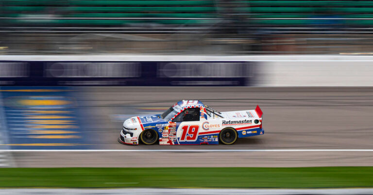 Daniel Hemric MHR 19 NASCAR Trucks Chase 2026 Kansas