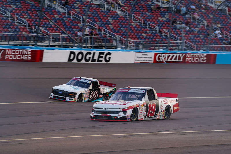 Daniel Hemric NASCAR Chase Phoenix 2026 Brakleen 19 MHR 